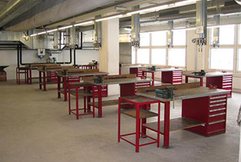 山東發(fā)電設(shè)備廠使用浦豐柜業(yè)鉗工工作臺(tái)品質(zhì)升級