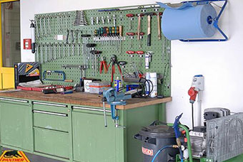 東營勝利油田維修車間使用浦豐柜業(yè)工作臺(tái)升級改造